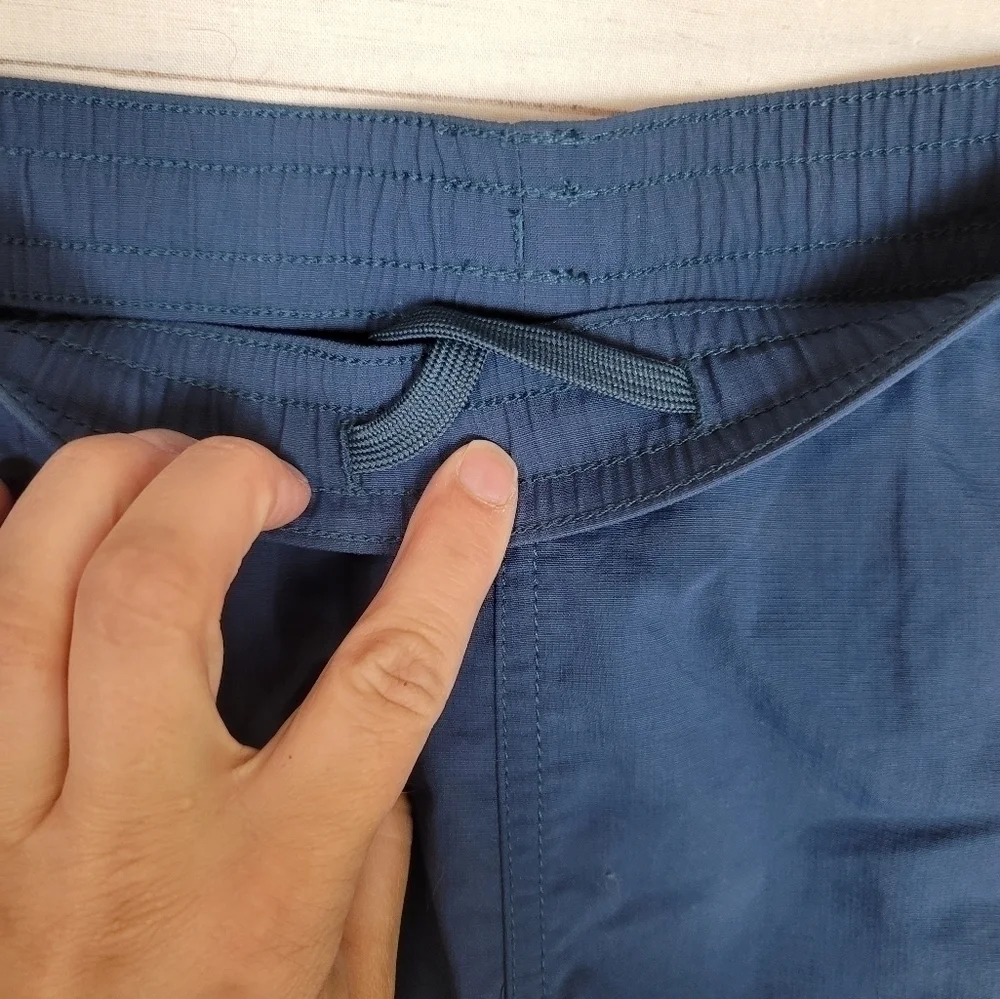 The North Face Pull On Adventure Hybrid Shorts in Blue Ripstop, sz XL
